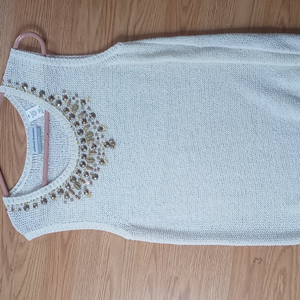 Sleeveless top